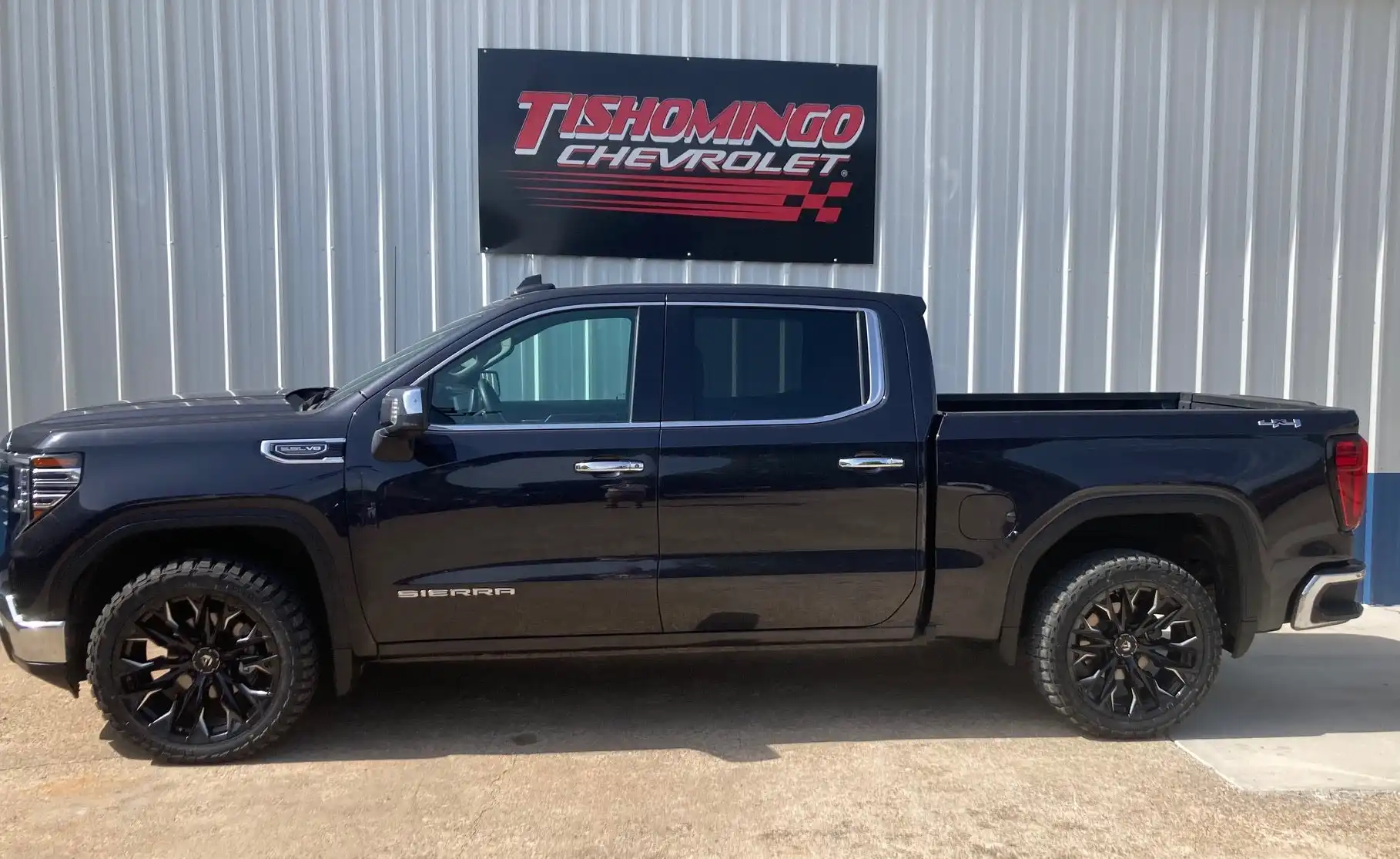 2025 GMC Sierra 4WD Crew Cab Short Box SLT's photo