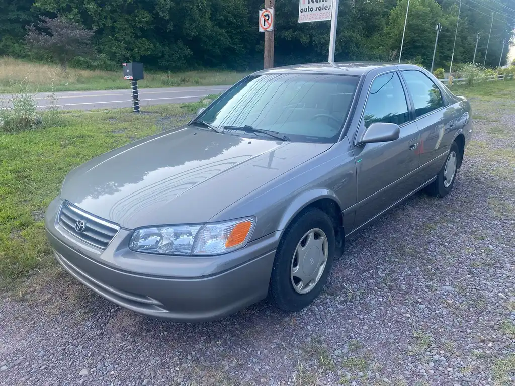 2000 Toyota Camry CE's photo