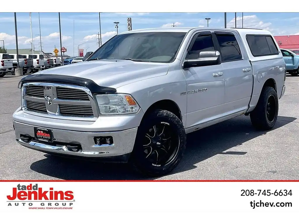 2011 RAM 1500 ST 4x4 Crew Cab's photo