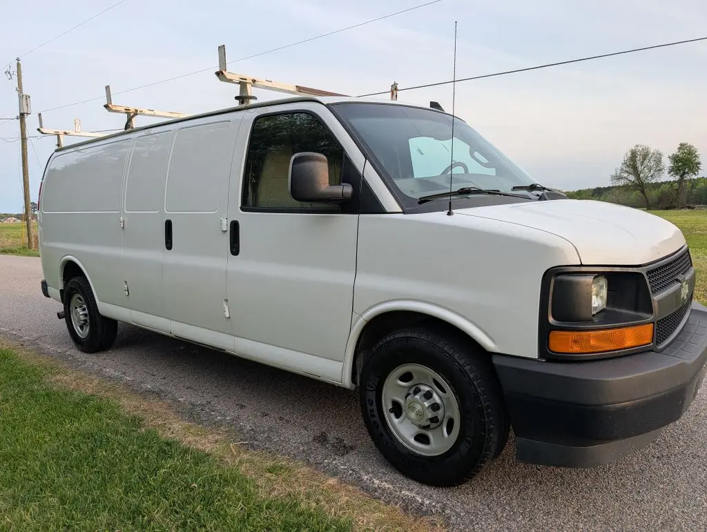 2017 Chevrolet Express 3500 Extended Work Van photo 5