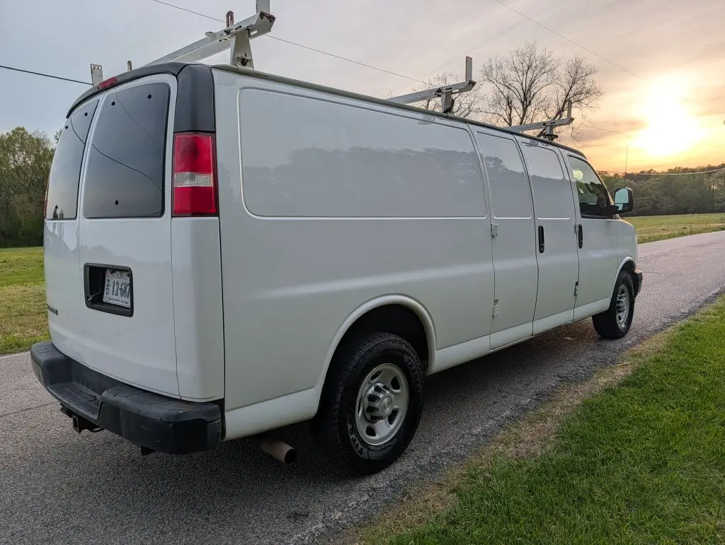 2017 Chevrolet Express 3500 Extended Work Van photo 3