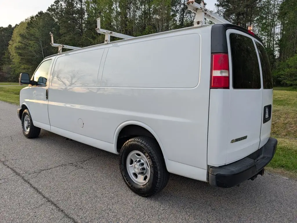 2017 Chevrolet Express 3500 Extended Work Van photo 1