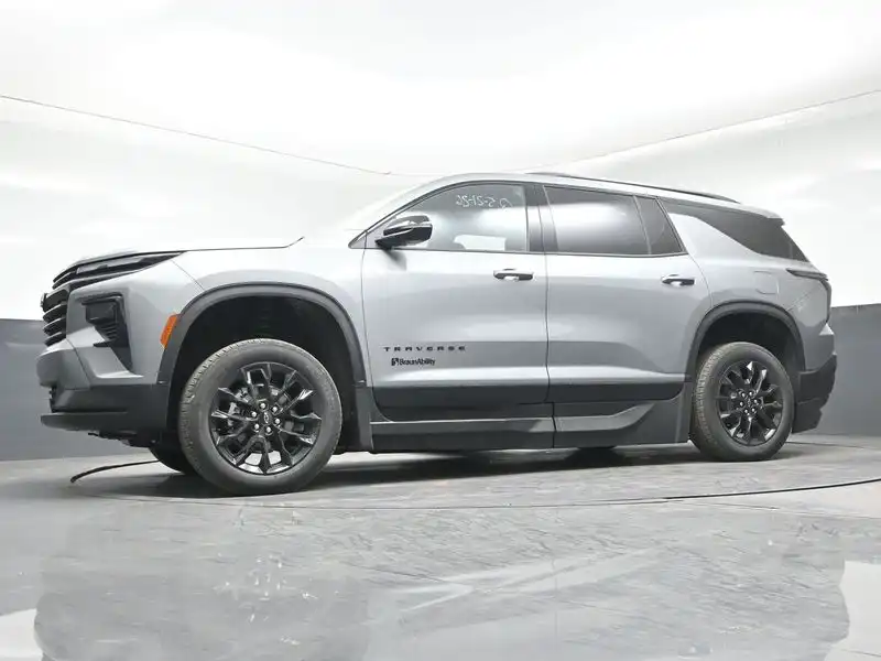 2026 Chevrolet Traverse FWD LT's photo