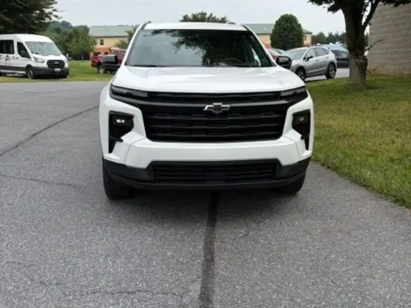 2026 Chevrolet Traverse FWD LT's photo