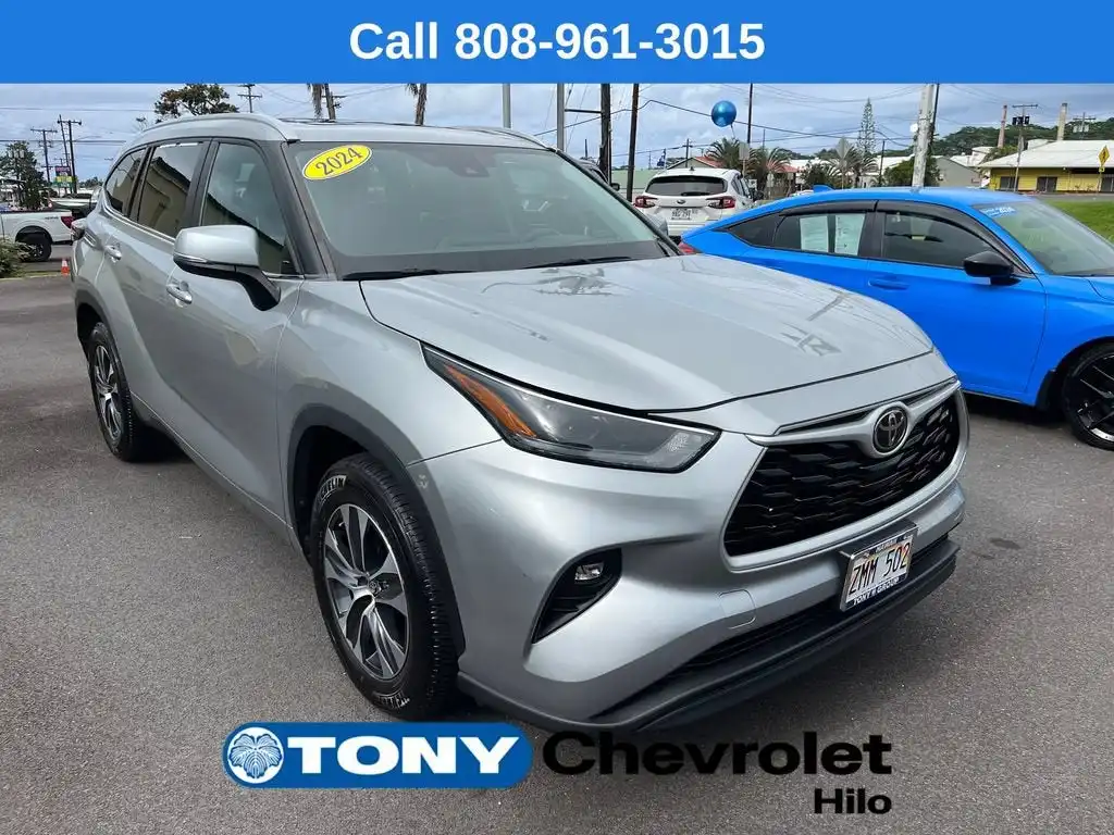 2024 Toyota Highlander XLE FWD's photo