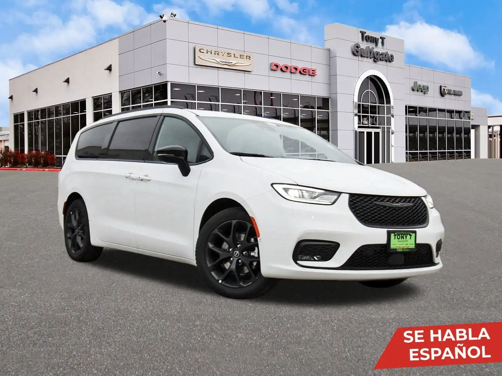 2026 Chrysler Pacifica Select's photo
