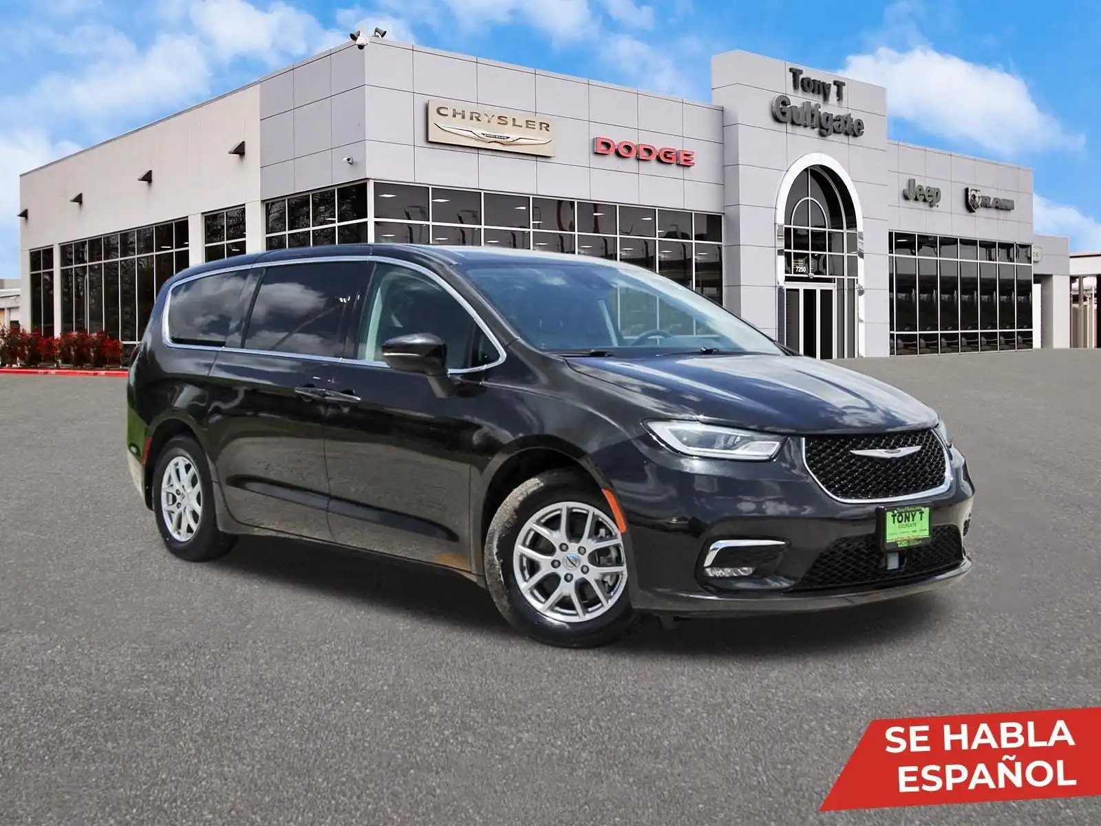 2023 Chrysler Pacifica Touring L's photo