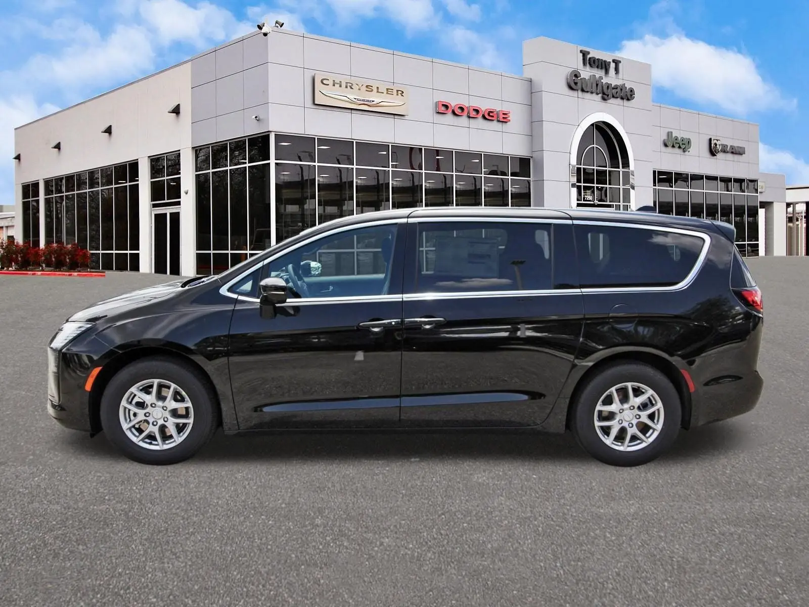 2027 Chrysler Pacifica Select photo 5