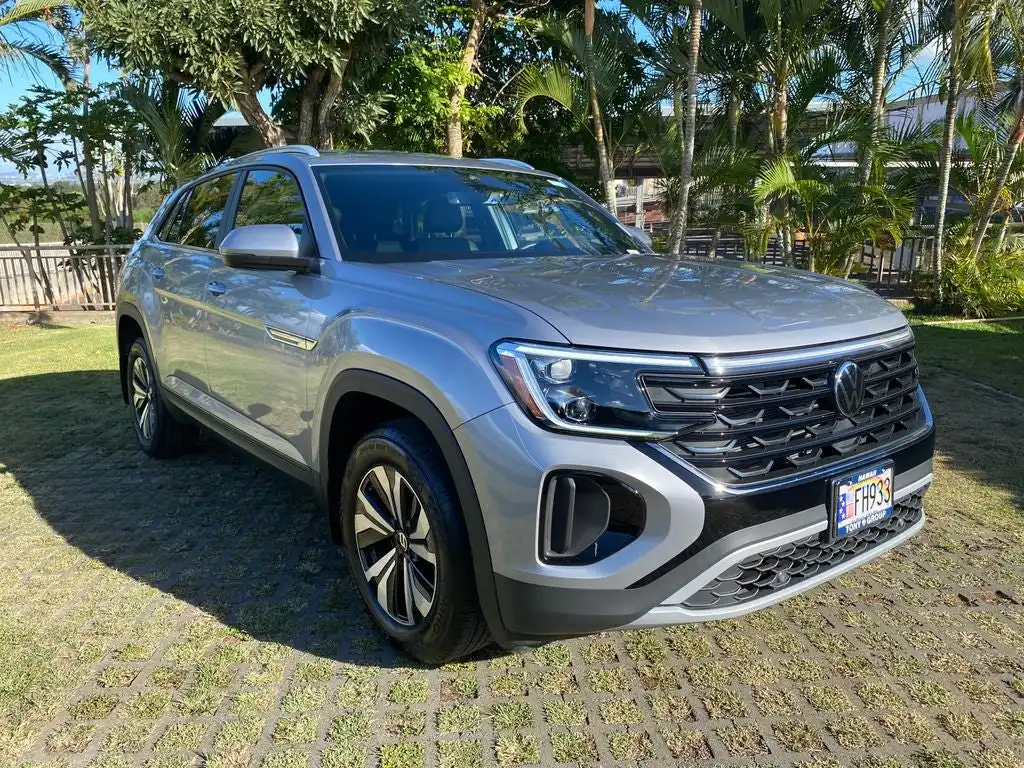 2025 Volkswagen Atlas Cross Sport 2.0T SE's photo