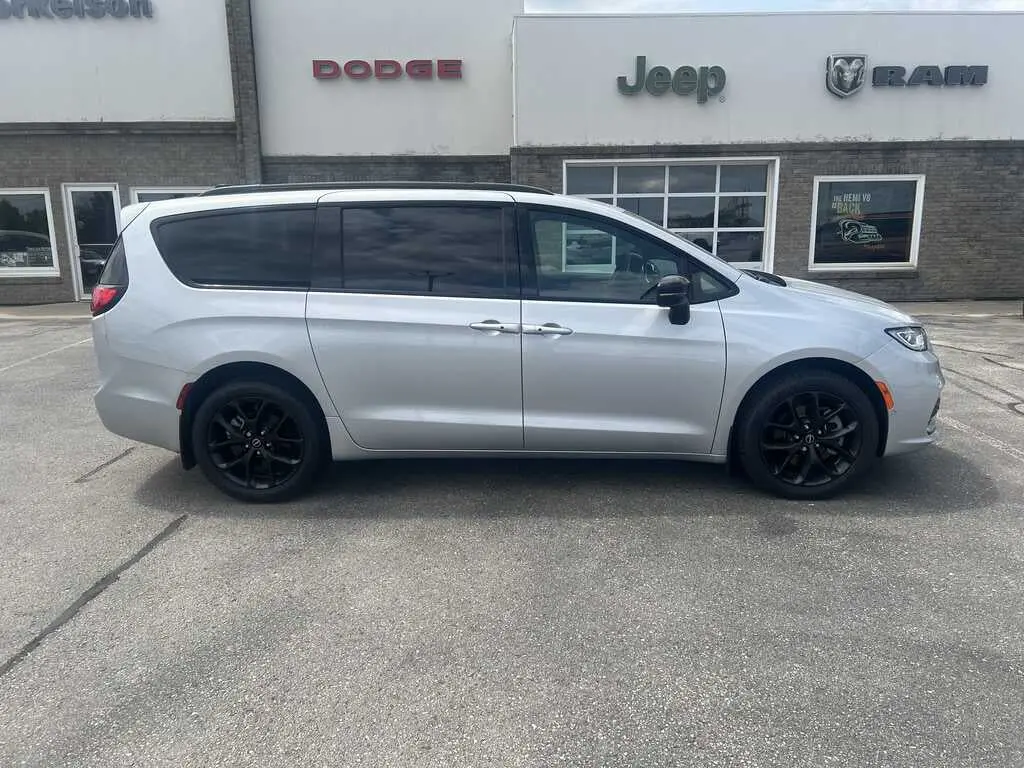 Vehicle Image 2