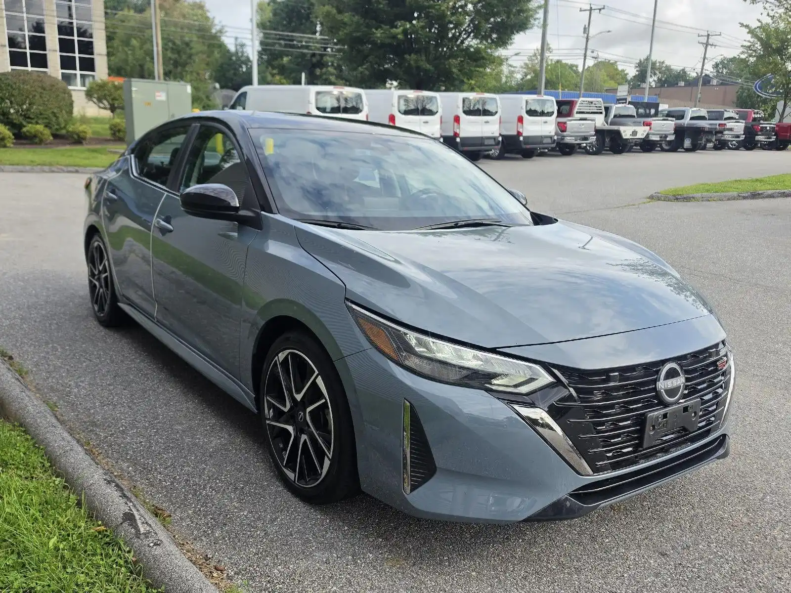 2024 Nissan Sentra SR CVT's photo