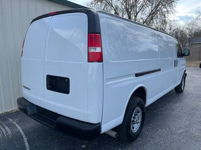2023 Chevrolet Express 2500 Extended Work Van HD photo 3