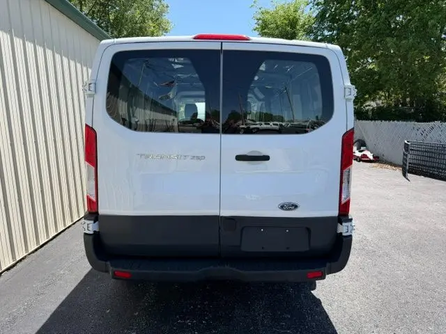 2017 Ford Transit 250 Van Low Roof 60/40 Pass. 130 WB photo 4