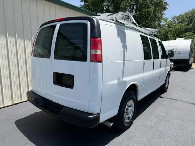 2017 Chevrolet Express 2500 Work Van HD photo 3
