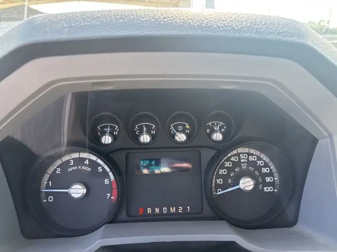 2016 Ford F-250 XL Regular Cab 8' Box photo 4