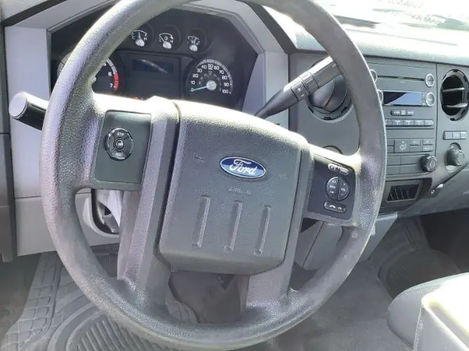 2016 Ford F-250 XL Regular Cab 8' Box photo 5