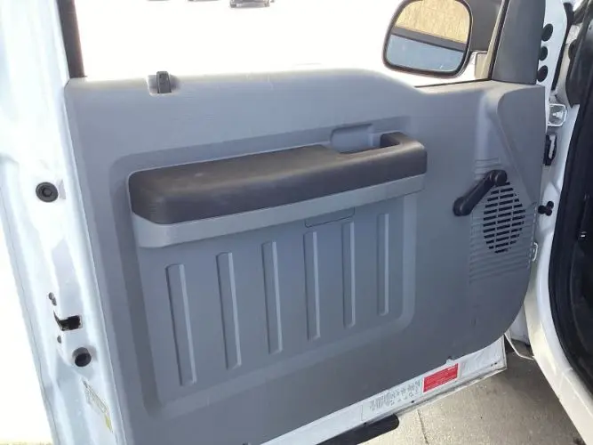 2016 Ford F-250 XL Regular Cab 8' Box photo 3