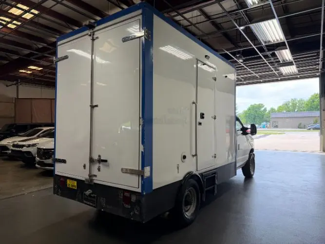 2023 Ford E-Series SRW E-350 Super Duty 138 in WB photo 4