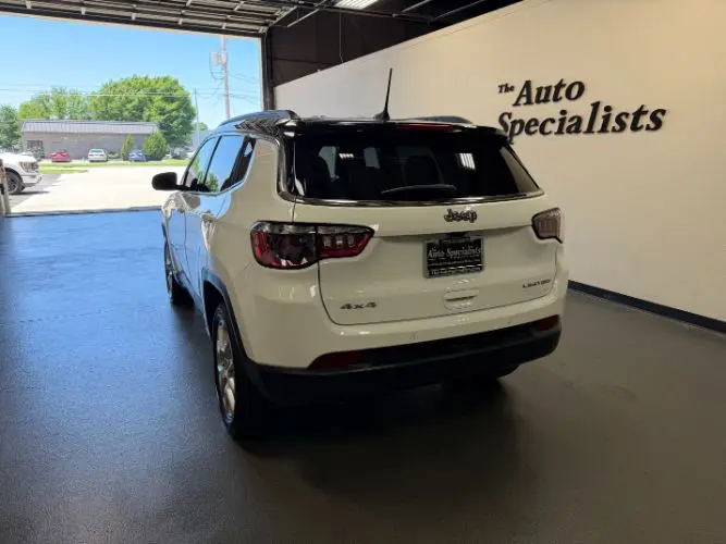 2025 Jeep Compass Limited 4X4 photo 3