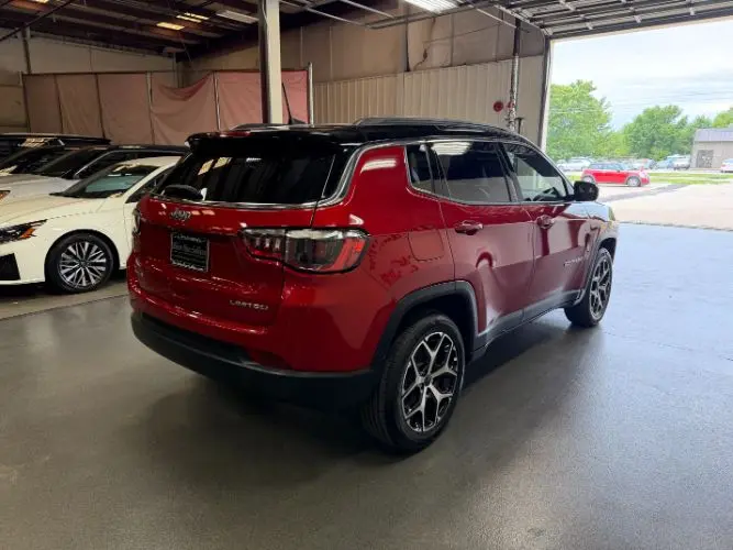 2025 Jeep Compass Limited 4X4 photo 5