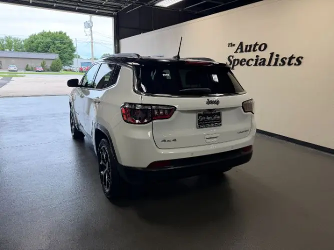 2025 Jeep Compass Limited 4X4 photo 3
