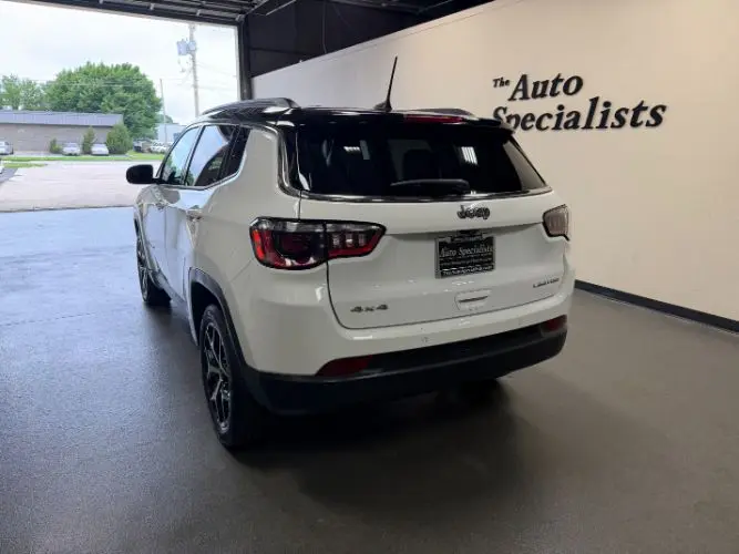 2025 Jeep Compass Limited 4X4 photo 3