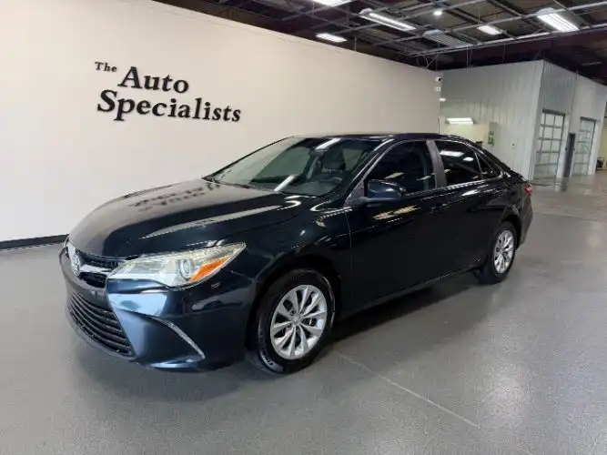 2016 Toyota Camry 2.5 Auto LE's photo