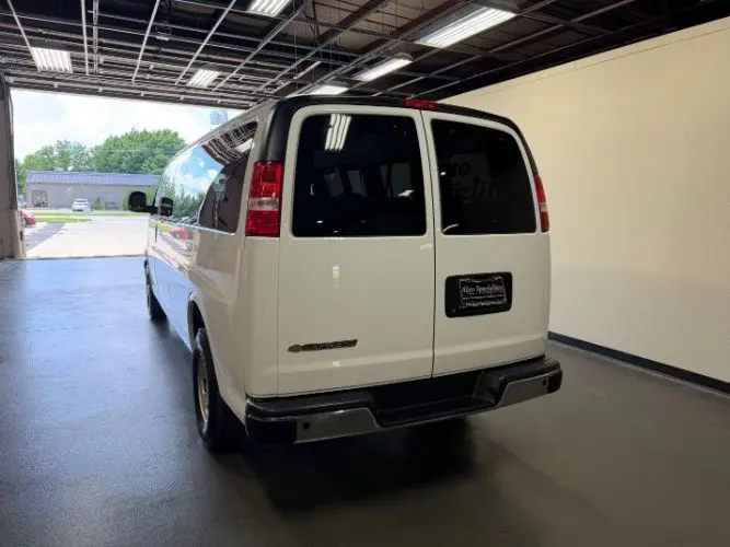 2025 Chevrolet Express 3500 LT Extended photo 3