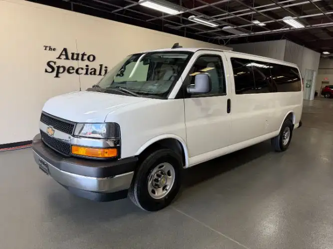 2025 Chevrolet Express 3500 LT Extended's photo