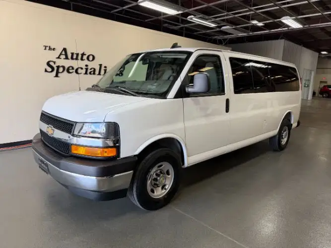 2025 Chevrolet Express 3500 LT Extended photo 1