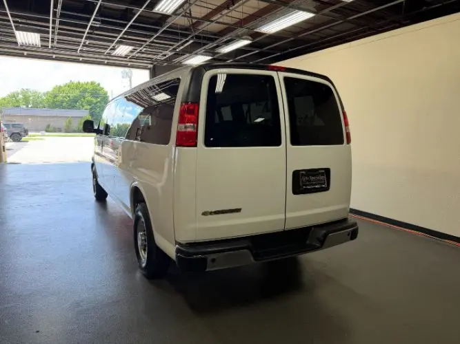 2025 Chevrolet Express 3500 LT Extended photo 3