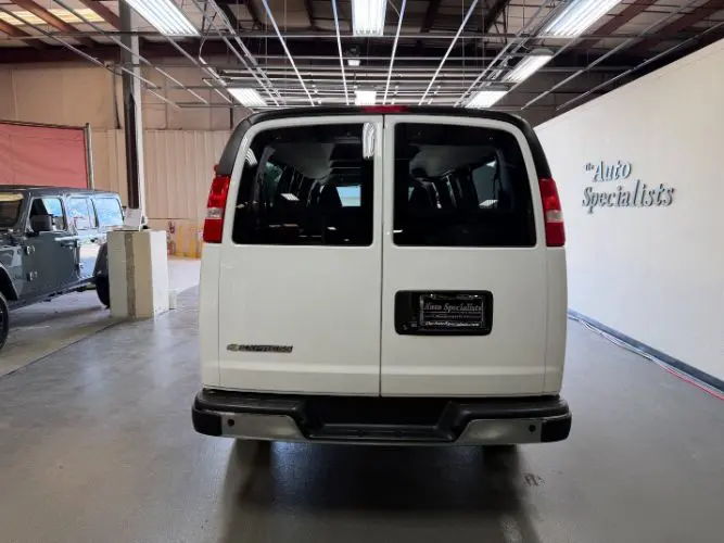 2025 Chevrolet Express 3500 LT Extended photo 4