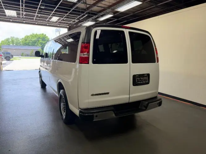 2025 Chevrolet Express 3500 LT Extended photo 3