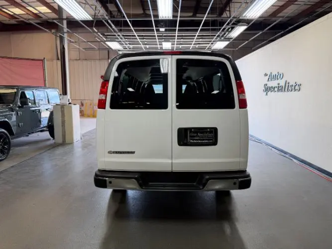 2025 Chevrolet Express 3500 LT Extended photo 4