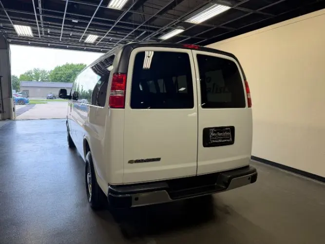 2025 Chevrolet Express 3500 LT Extended photo 3