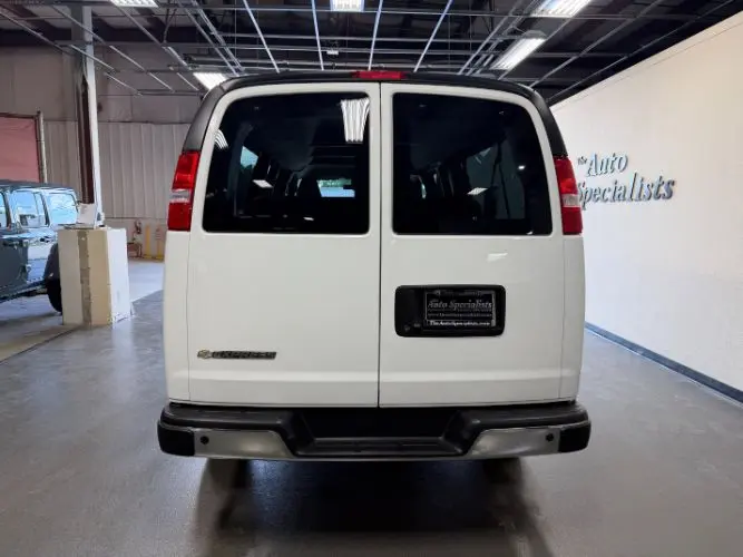2025 Chevrolet Express 3500 LT Extended photo 4