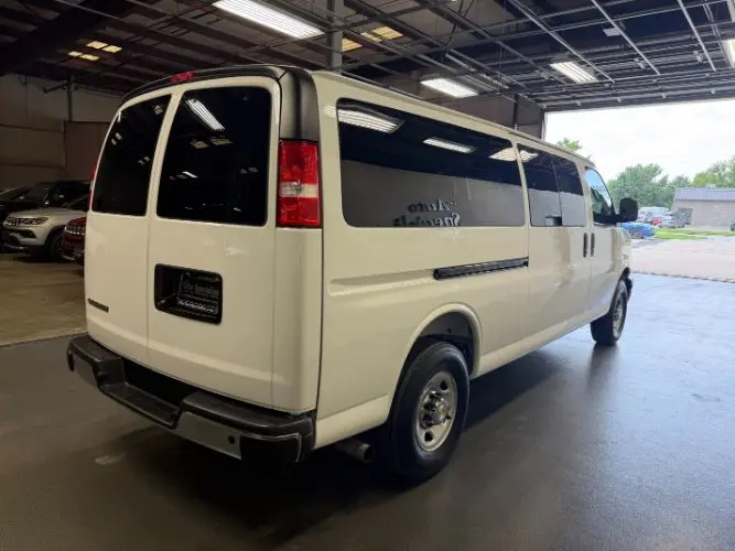 2025 Chevrolet Express 3500 LT Extended photo 5