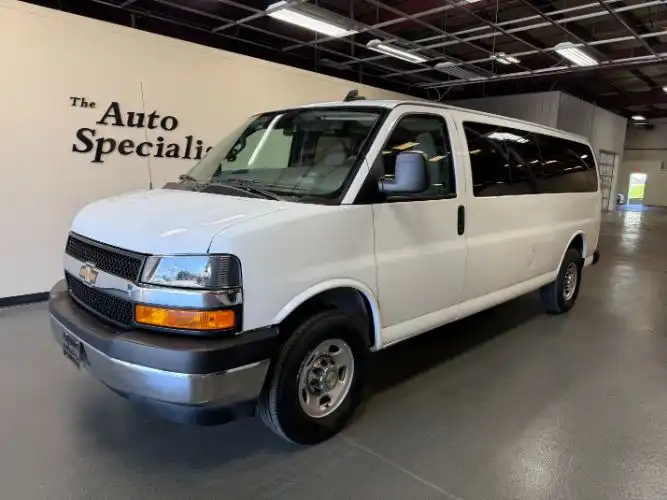 2024 Chevrolet Express 3500 LT Extended's photo