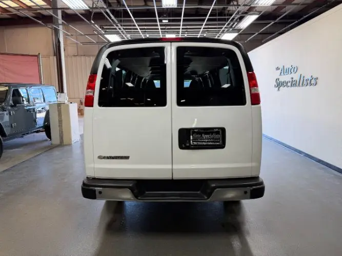 2024 Chevrolet Express 3500 LT Extended photo 3