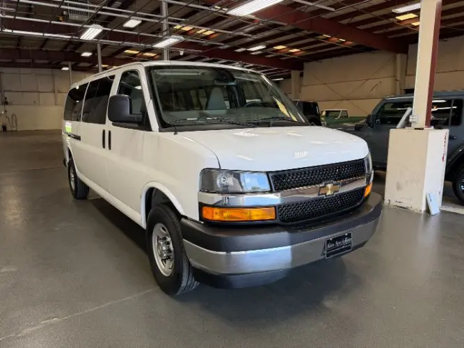 2024 Chevrolet Express 3500 LT Extended photo 5