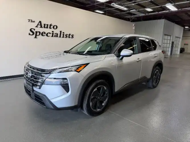 2025 Nissan Rogue SV AWD's photo