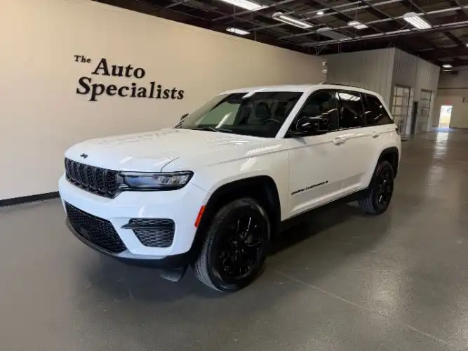 2024 Jeep Grand Cherokee Altitude 4x4's photo