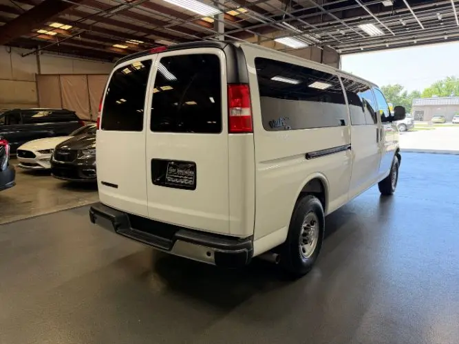 2025 Chevrolet Express 3500 LT Extended photo 4