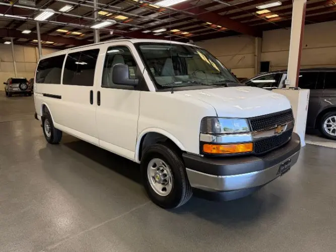 2025 Chevrolet Express 3500 LT Extended photo 5