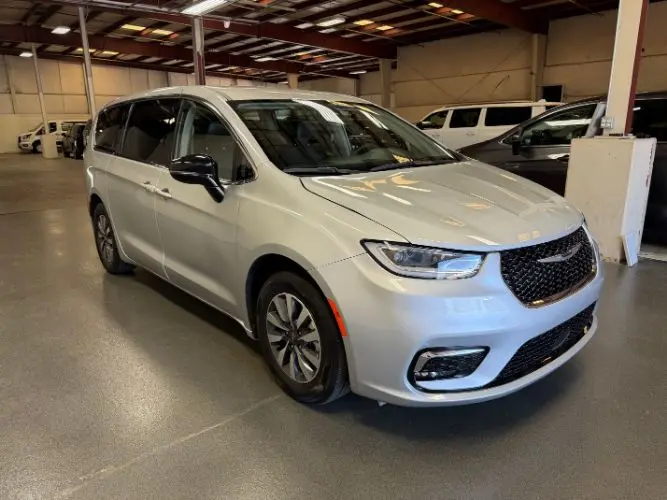 2024 Chrysler Pacifica Hybrid PHEV Select photo 5