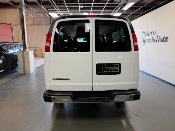 2024 Chevrolet Express LT 3500 Extended photo 4
