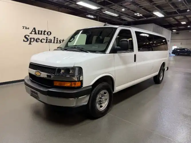 2025 Chevrolet Express LT 3500 Extended's photo