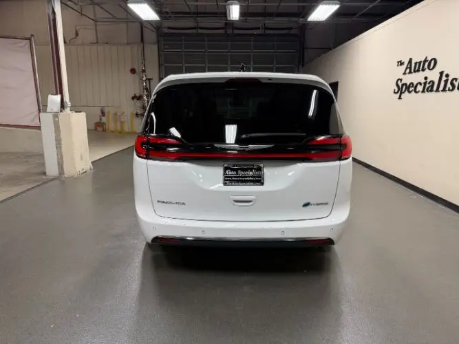 2024 Chrysler Pacifica Hybrid PHEV Select photo 4