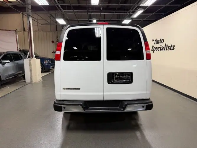 2024 Chevrolet Express LT 3500 Extended photo 3