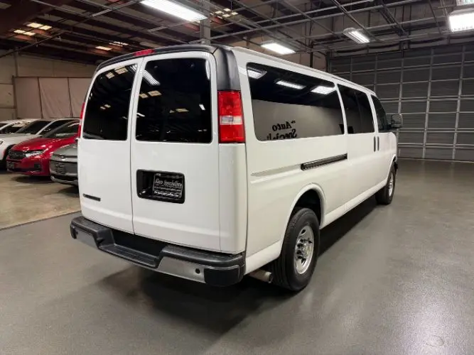 2024 Chevrolet Express LT 3500 Extended photo 4
